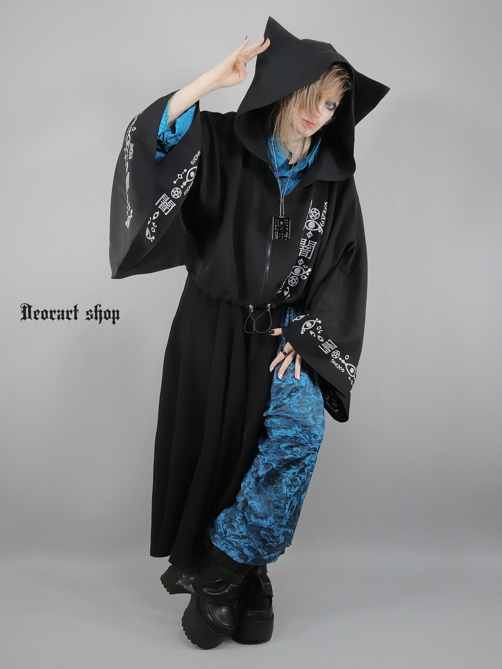 Deorart,ディオラート,地雷系,猫耳,ネコミミ,ケモミミ,パーカー,尻尾,猫柄,サイバー,サイバーパンク,妖怪,和装,ホラー,着物,振袖,闇,漢字,原宿系,ジャージ,V系,emo,punk,rock,harajyuku,メンズ,レディース,オーバーサイズ,大きいサイズ,ゴシック,モード,ファッション,服,通販