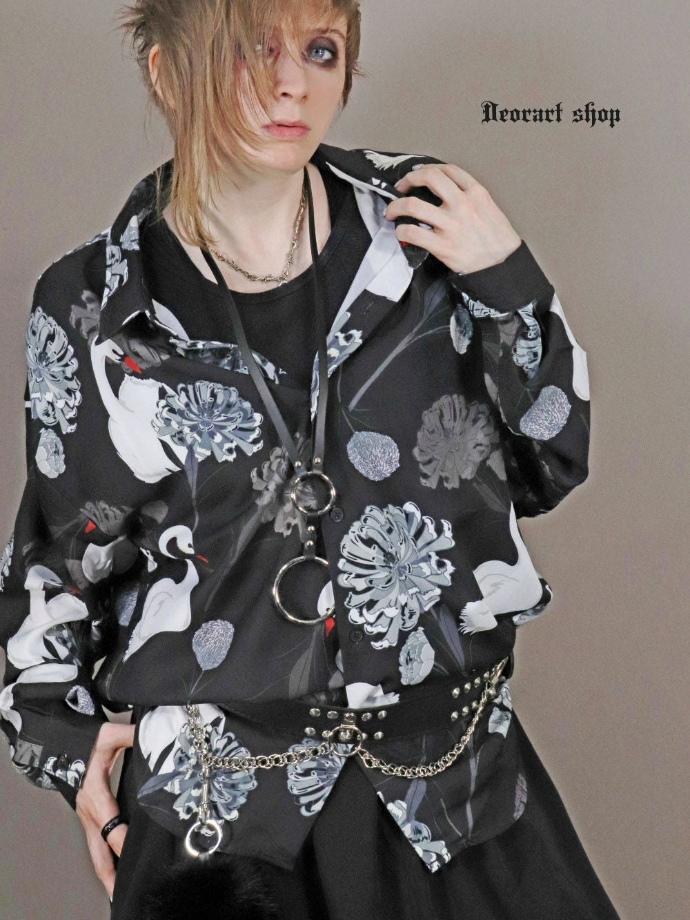 BY7090 ルーズシルエット・ダークカラー スワン柄 総柄 シャツ[swan