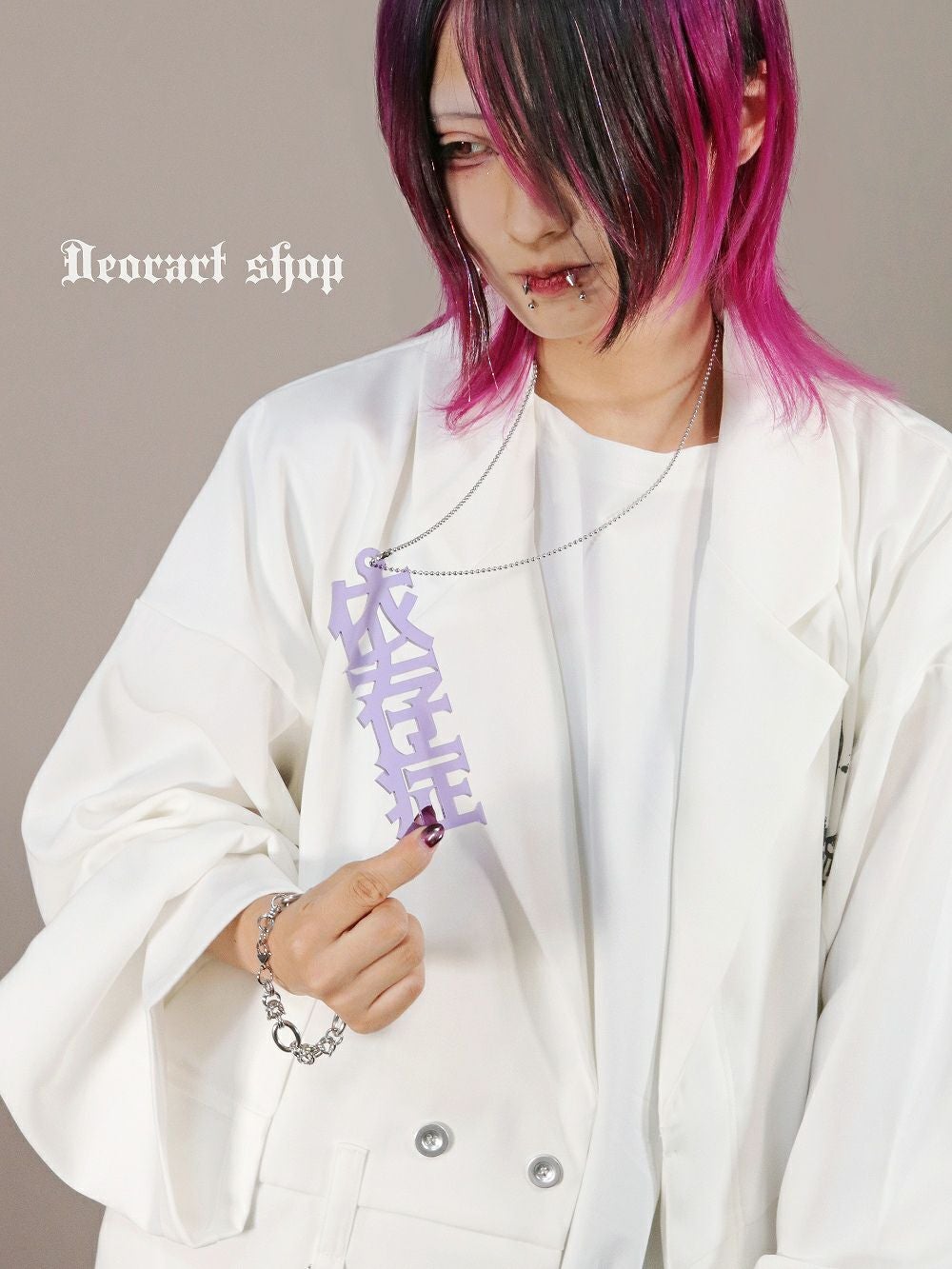 Deorart,ディオラート,アクリル,ゴシック,ホラー,漢字,文字モチーフ,和装,オカルト,アクリル,大きめ,モチーフ,ネックレス,病みかわ,V系,ヴィジュアル系,ゴスロリ,原宿系,ファッション,ギフト,メンズ,レディス,アクセサリー,kanji,Y2K,fashion,emo,accessory,Japan,kawaii,cawaii,harajyuku,Jrock,ｖkei