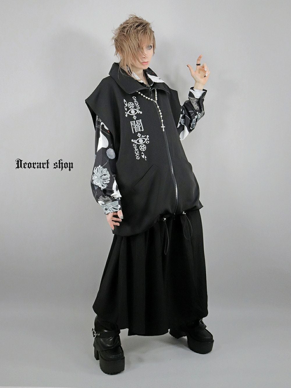 Deorart,ディオラート,地雷系,猫耳,ネコ,猫柄,サイバー,サイバーパンク,妖怪,和装,ホラー,着物,振袖,闇,漢字,原宿系,ジャージ,V系,emo,punk,rock,harajyuku,メンズ,レディース,オーバーサイズ,大きいサイズ,ゴシック,モード,ファッション,服,通販