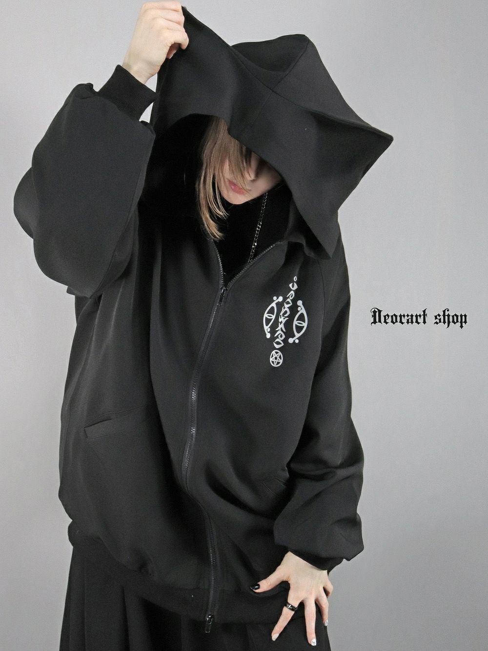 Deorart,ディオラート,地雷系,猫耳,ネコミミ,ケモミミ,パーカー,尻尾,猫柄,サイバー,サイバーパンク,妖怪,和装,ホラー,着物,振袖,闇,漢字,原宿系,ジャージ,V系,emo,punk,rock,harajyuku,メンズ,レディース,オーバーサイズ,大きいサイズ,ゴシック,モード,ファッション,服,通販