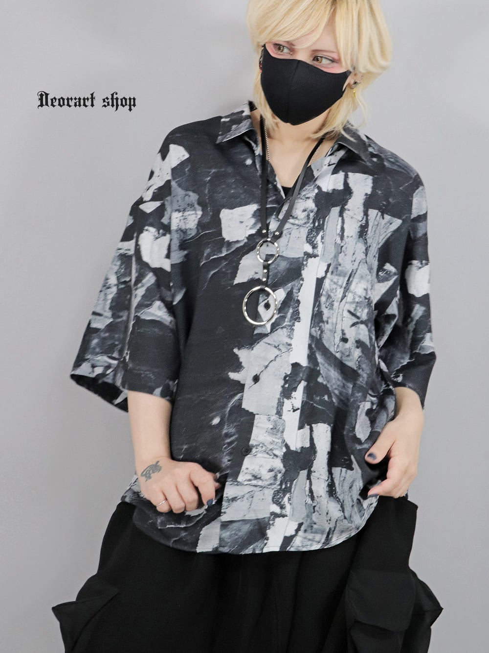 Deorart,ディオラート,グランジ,モノトーン,モード,個性派,総柄シャツ,V系シャツ,パーティ,ドレスアップ,オーバーサイズ,メンズ,レディス,おしゃれ,カッコイイ,地雷系,ホスト,ライブ衣装,通販