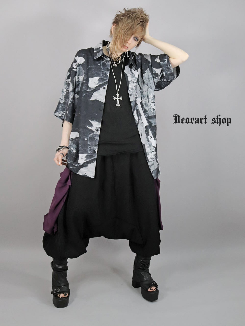 Deorart,ディオラート,グランジ,モノトーン,モード,個性派,総柄シャツ,V系シャツ,パーティ,ドレスアップ,オーバーサイズ,メンズ,レディス,おしゃれ,カッコイイ,地雷系,ホスト,ライブ衣装,通販