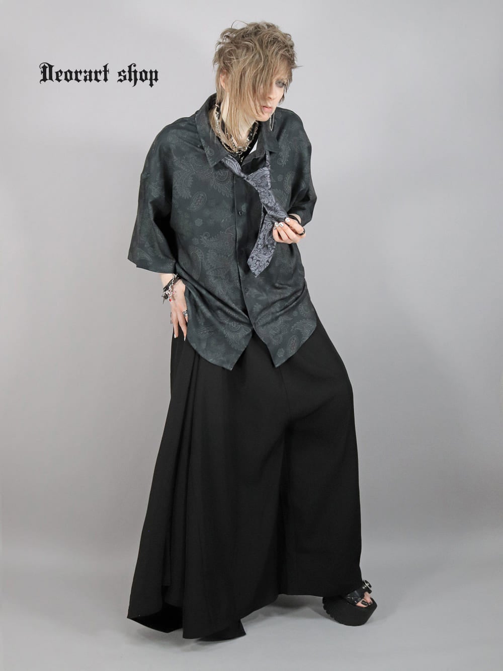 Deorart,ディオラート,ペイズリー,モノトーン,モード,個性派,総柄シャツ,V系シャツ,パーティ,ドレスアップ,オーバーサイズ,メンズ,レディス,おしゃれ,カッコイイ,地雷系,ホスト,ライブ衣装,通販