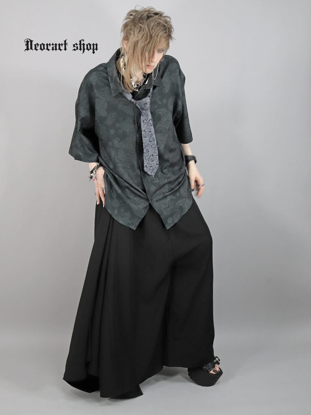 Deorart,ディオラート,ペイズリー,モノトーン,モード,個性派,総柄シャツ,V系シャツ,パーティ,ドレスアップ,オーバーサイズ,メンズ,レディス,おしゃれ,カッコイイ,地雷系,ホスト,ライブ衣装,通販