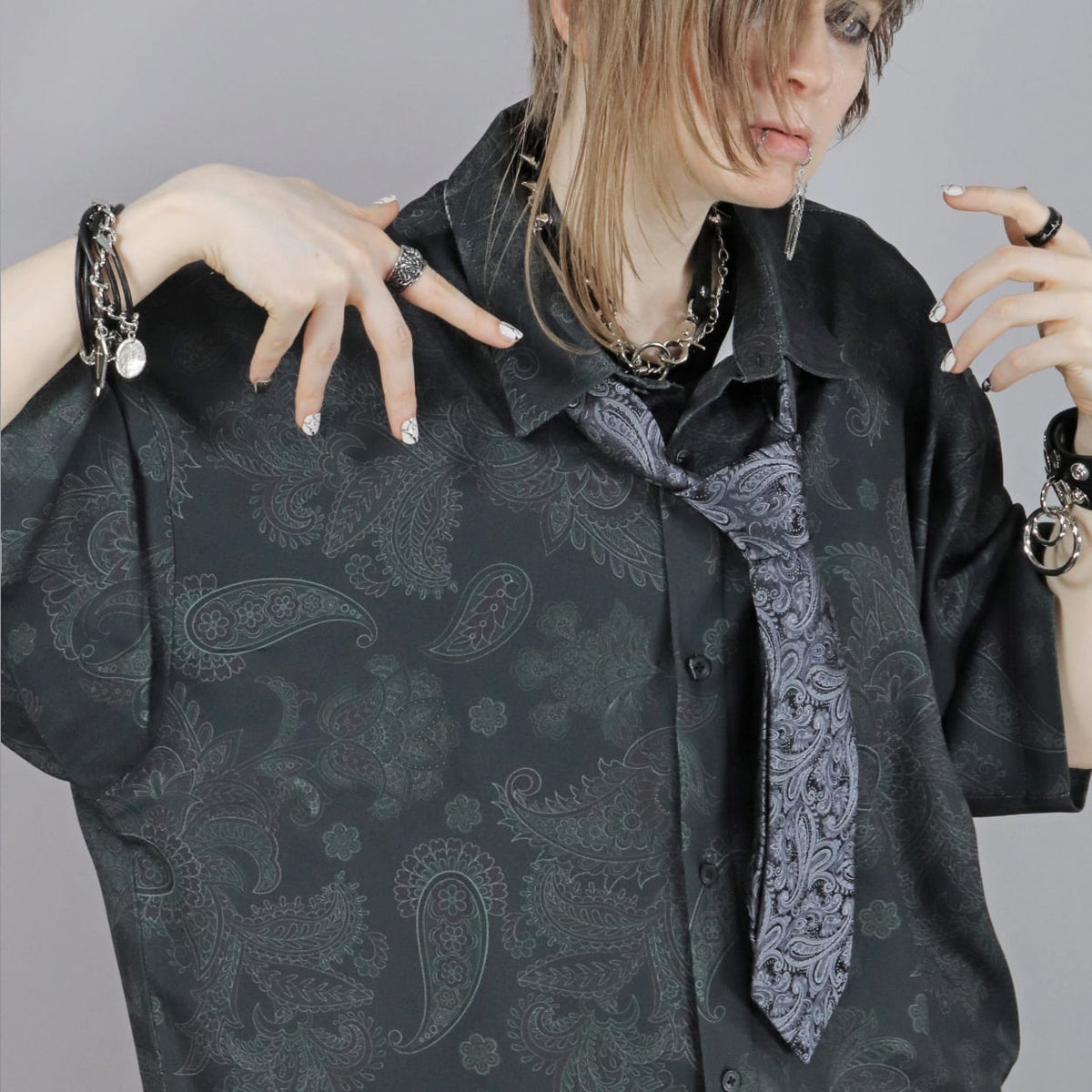 Deorart,ディオラート,ペイズリー,モノトーン,モード,個性派,総柄シャツ,V系シャツ,パーティ,ドレスアップ,オーバーサイズ,メンズ,レディス,おしゃれ,カッコイイ,地雷系,ホスト,ライブ衣装,通販